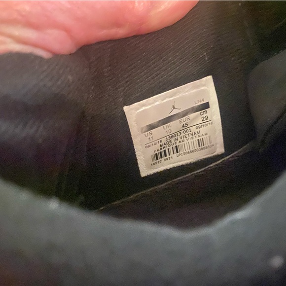 Air Jordan Shoes size 11 - Picture 2 of 2